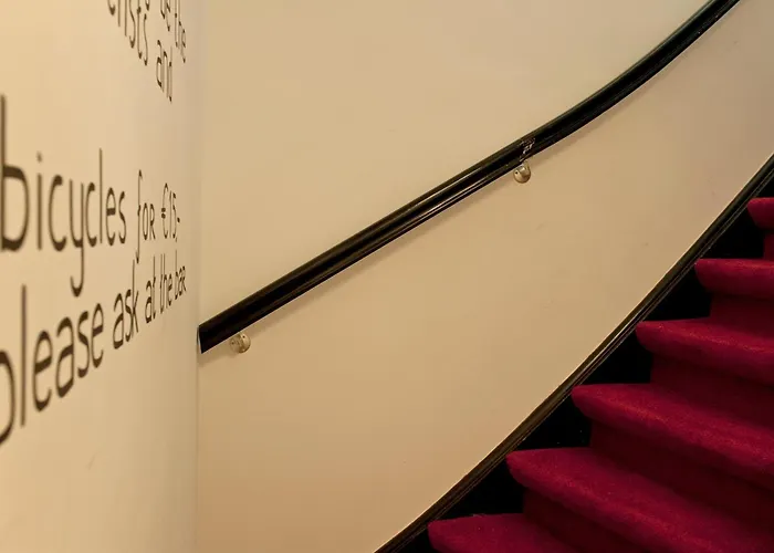 מלון Rembrandt Square Center 3*