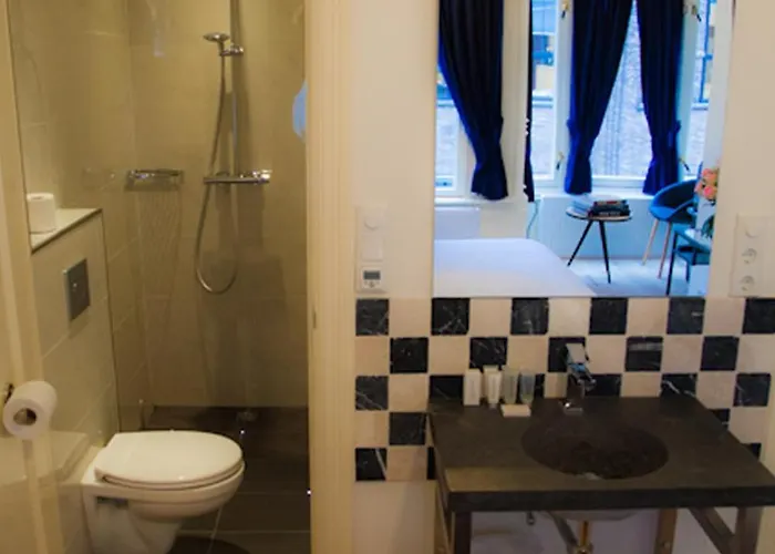 מלון Rembrandt Square Center 3*