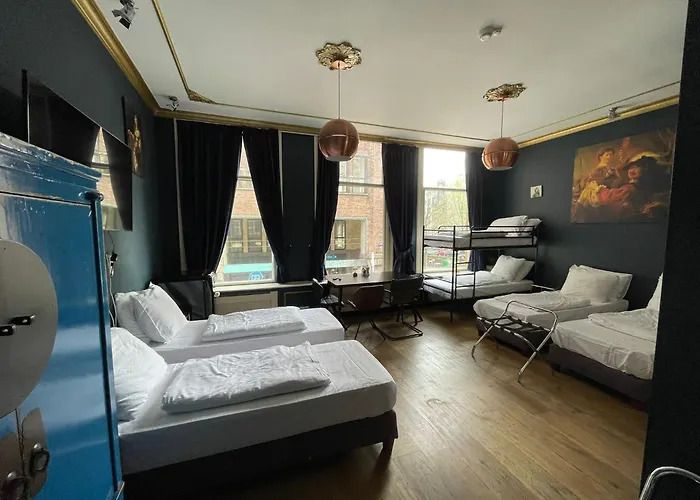 מלון Rembrandt Square Center 3*