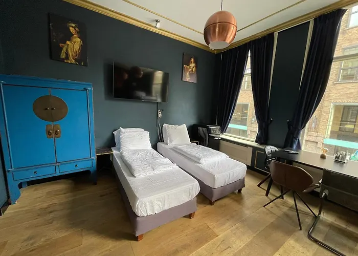 Rembrandt Square Center 3*