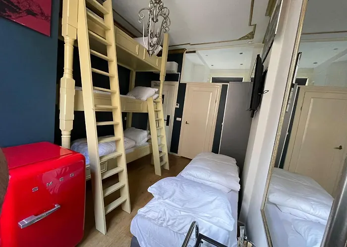 Rembrandt Square Center 3*