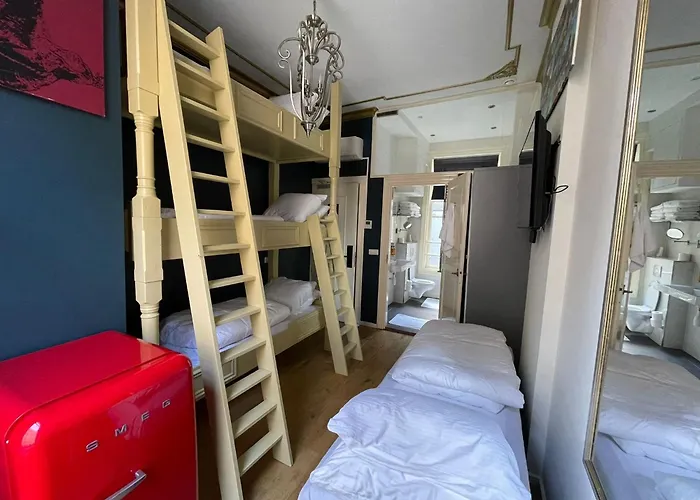 Rembrandt Square Center