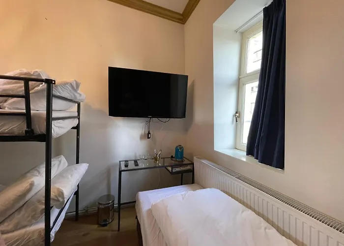 Rembrandt Square Center מלון 3*