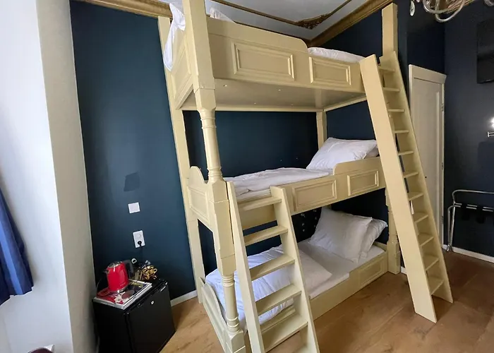 מלון Rembrandt Square Center 3*