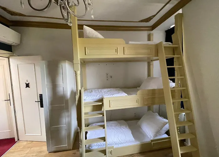 מלון Rembrandt Square Center 3*