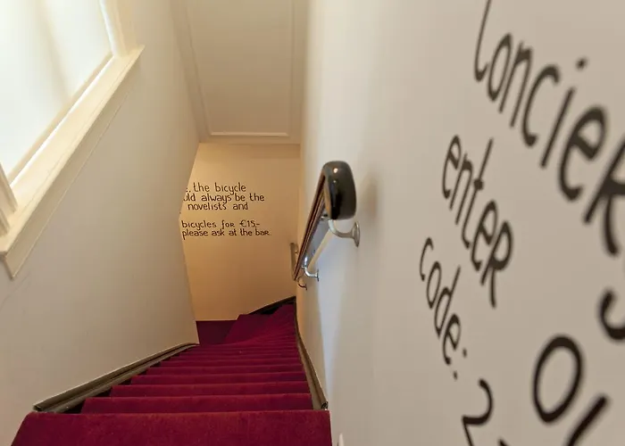 Rembrandt Square Center