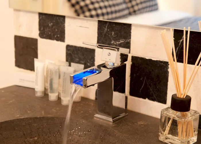 מלון Rembrandt Square Center 3*