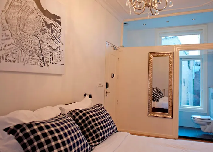 Rembrandt Square Center