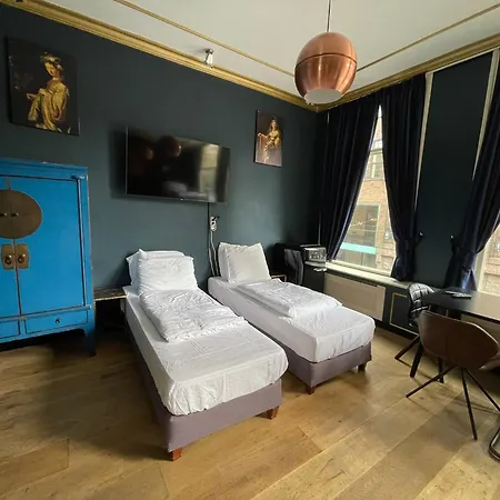 Rembrandt Square Center 3*