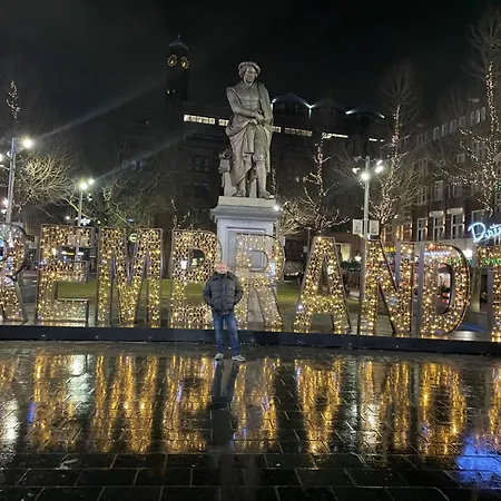 Rembrandt Square Center فندق
